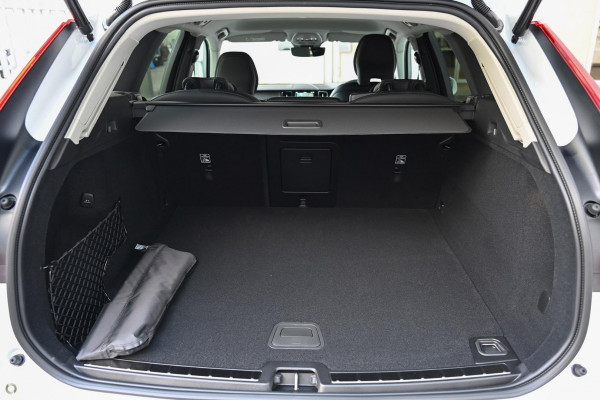 2024 MY25 Volvo XC60  Plus B5 SUV Image 4