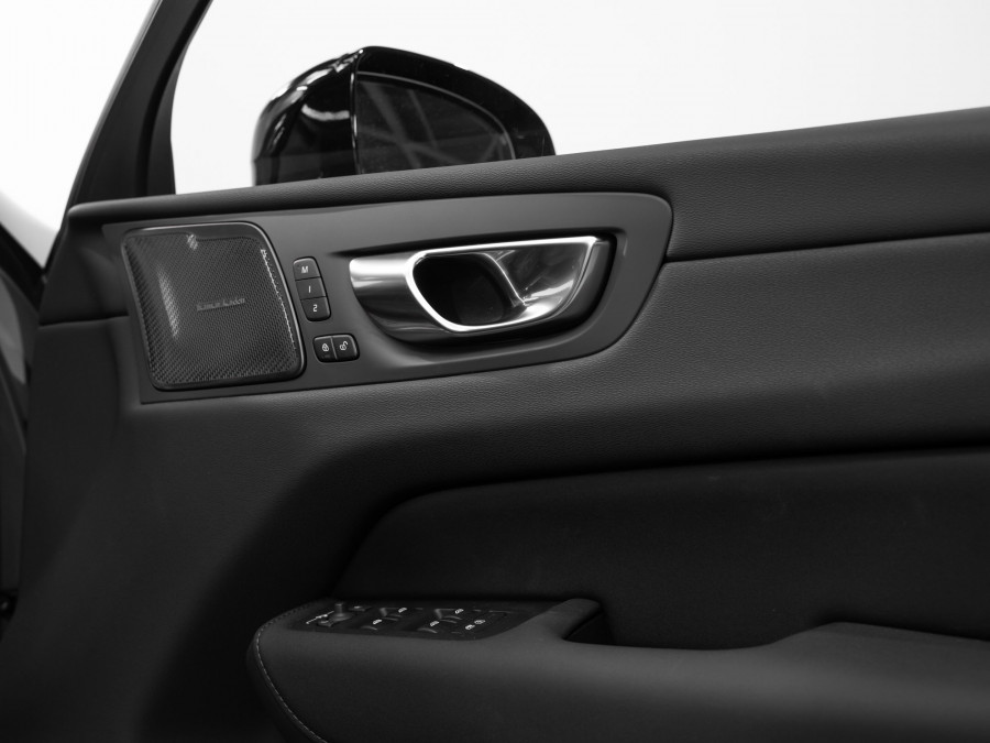 2026 Volvo XC60 UZ B5 Ultra Dark 2L Petrol Hybrid AWD SUV Image 10