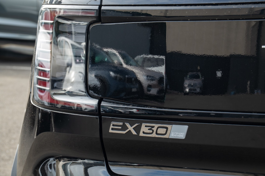 2026 Volvo EX30  Single Motor Extended Range Ultra SUV Image 23