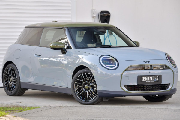 MINI Cooper SE Paul Smith Edition J01