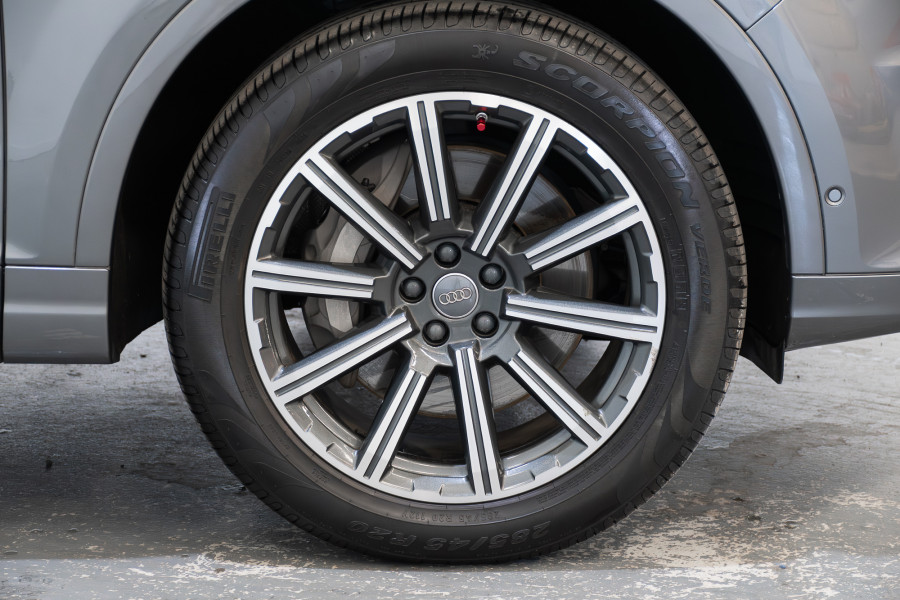 2016 Audi Q7 4M TDI SUV Image 6
