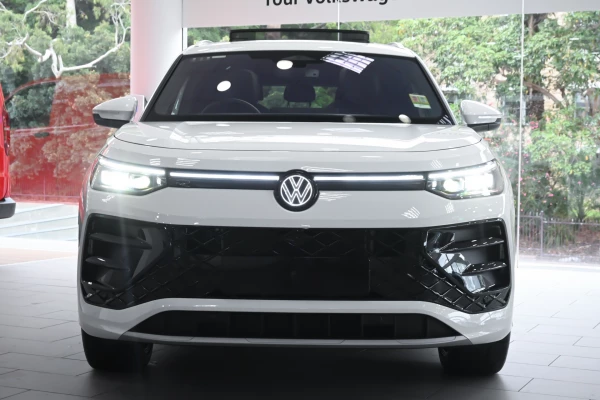 2025 MY26 Volkswagen Tayron R4 195TSI R-Line SUV Image 4