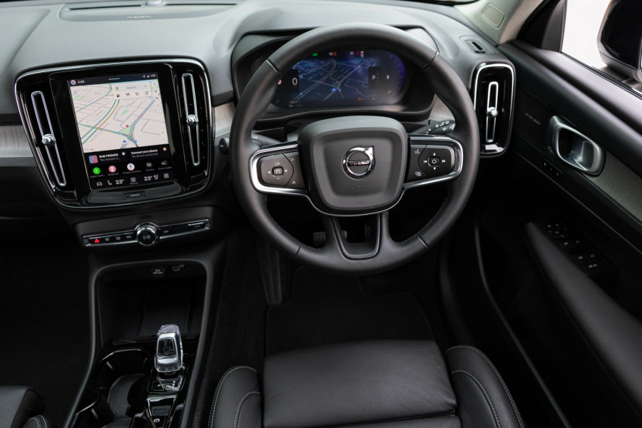 2025 MY26 Volvo XC40 XZ Ultra B4 Dark SUV Image 17
