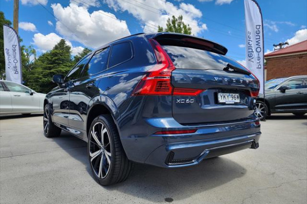 2022 Volvo XC60 Recharge Ultimate T8 - Plug-In Hybrid Wagon Image 5