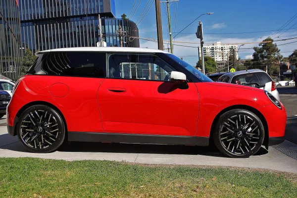 2026 MINI Cooper J01 SE Favoured Hatch image 5