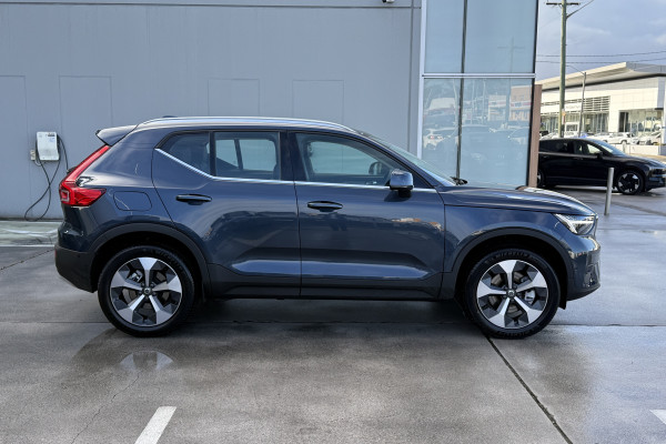 2026 Volvo XC40 XZ Ultra B4 Bright SUV Image 3