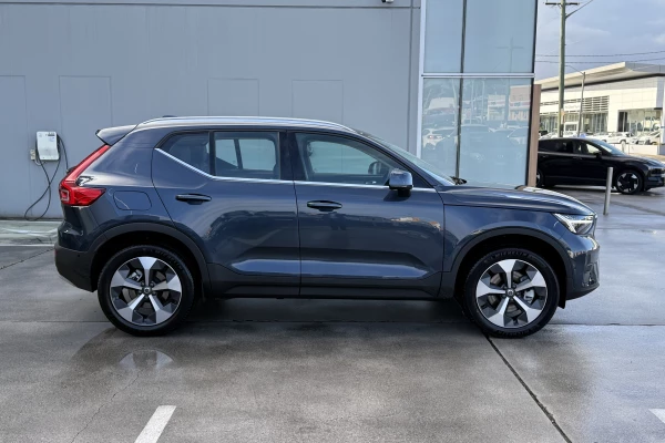 2026 Volvo XC40 XZ Ultra B4 Bright SUV Image 3