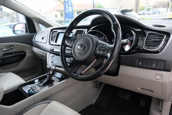 2017 MY18 Kia Carnival YP SLi Van Image 7