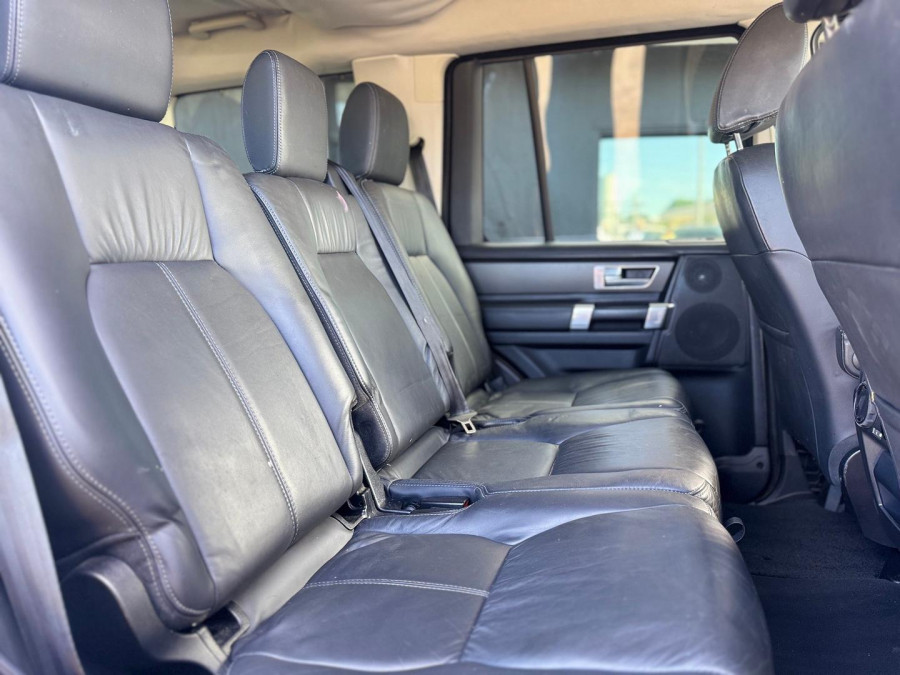 2015 Land Rover Discovery Series 4 SDV6 HSE SUV Image 18