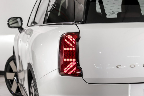 2026 MINI Countryman U25 SE Favoured SUV image 7