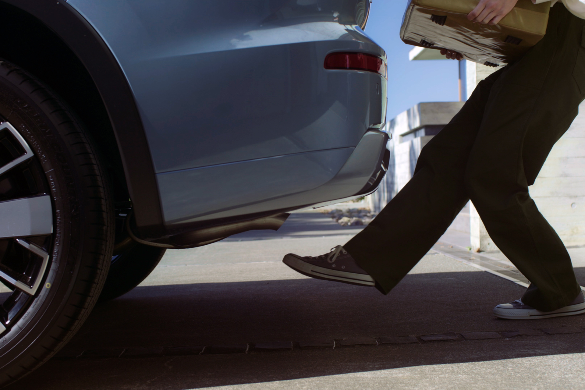 Flaunt that hands-free tailgate. Image