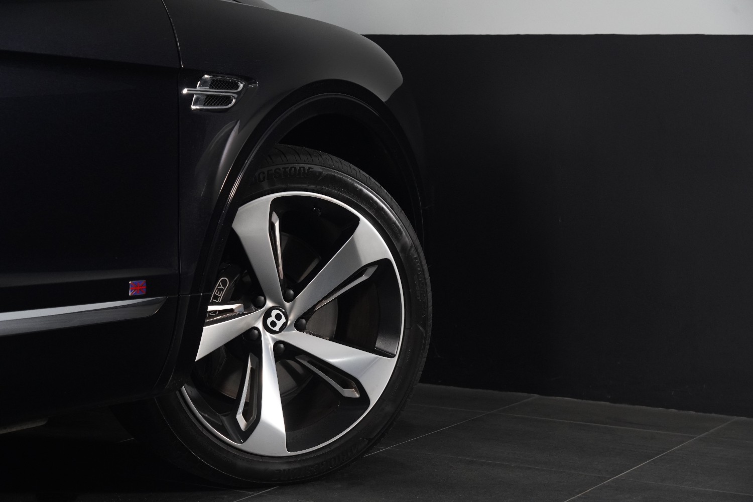 2016 Bentley Bentayga First Edition W12  SUV Image 23