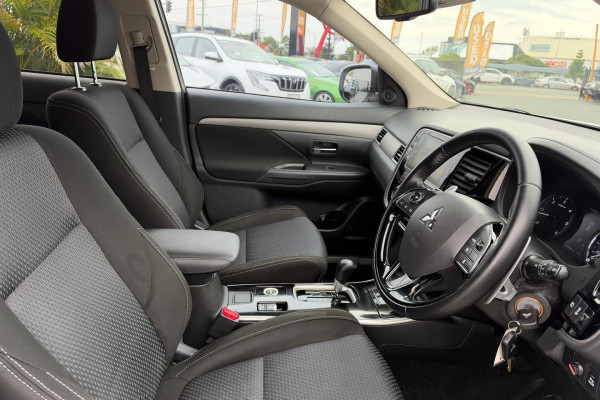 2016 MY17 Mitsubishi Outlander ZK LS Safety Pack SUV Image 11