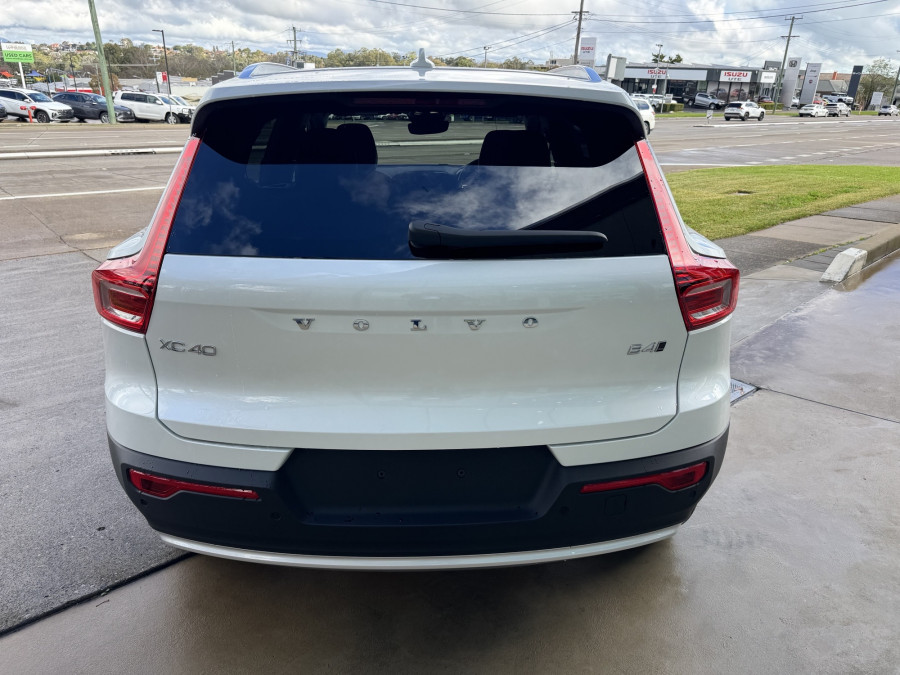 2026 Volvo XC40 XZ Ultra B4 Bright SUV Image 6