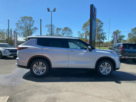 2024 Mitsubishi Outlander ZM LS SUV image 5