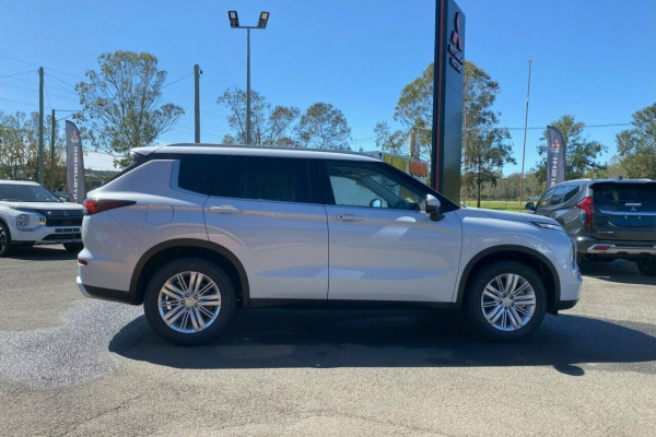 2024 Mitsubishi Outlander ZM LS SUV Image 5