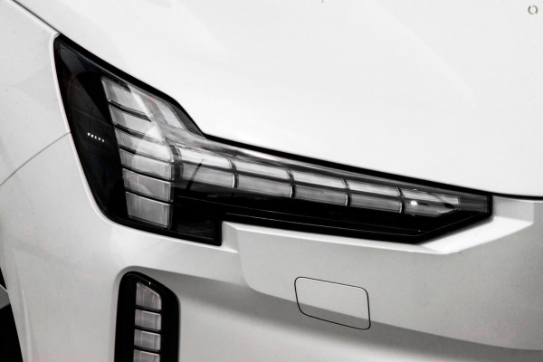 2025 Volvo EX90 No Series Plus Twin Motor SUV Image 14