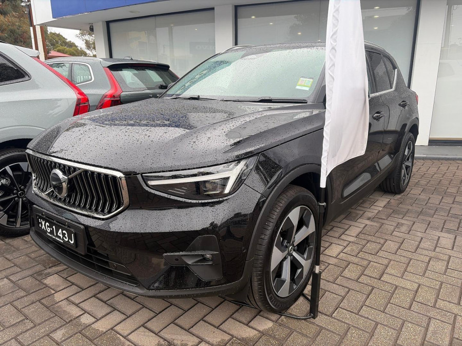 2025 MY26 Volvo XC40 XZ Ultra B4 Bright SUV Image 3