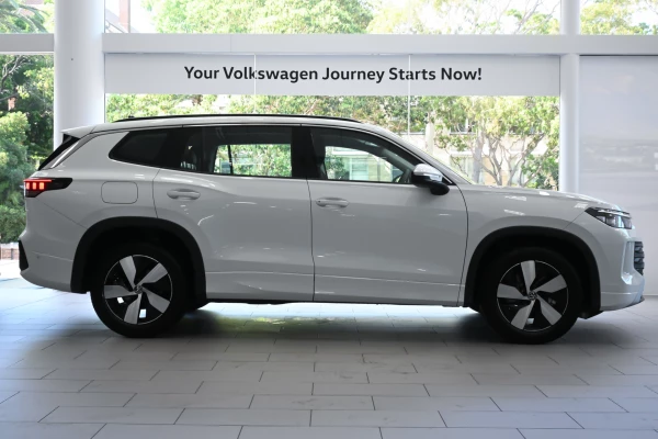 2025 Volkswagen Tayron R4 150TSI Life SUV Image 3