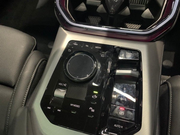 2025 BMW X3 G45 30e xDrive SUV image 18