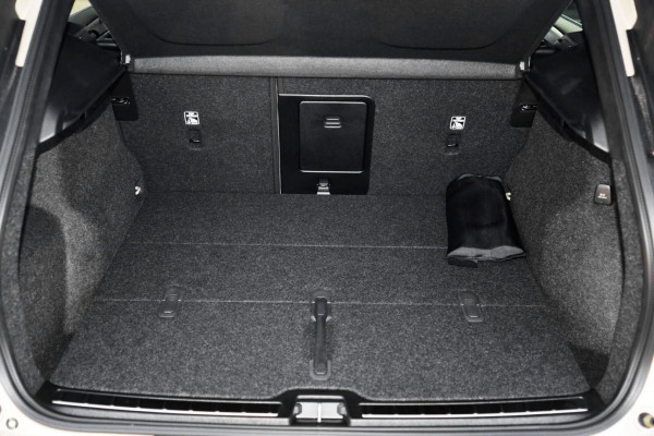 2024 MY25 Volvo XC40 XZ Ultra B4 Bright SUV Image 6