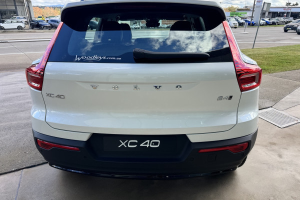 2026 Volvo XC40 XZ Ultra B4 Dark SUV Image 6