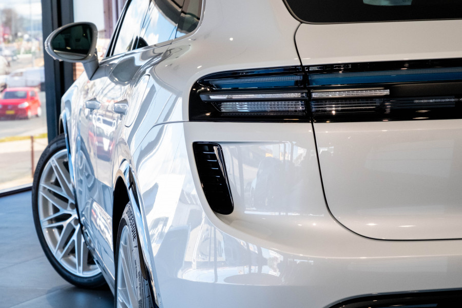 2024 MY25 Porsche Macan SUV