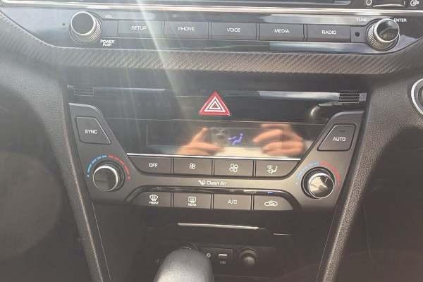 2018 Hyundai Elantra AD SR Sedan Image 17