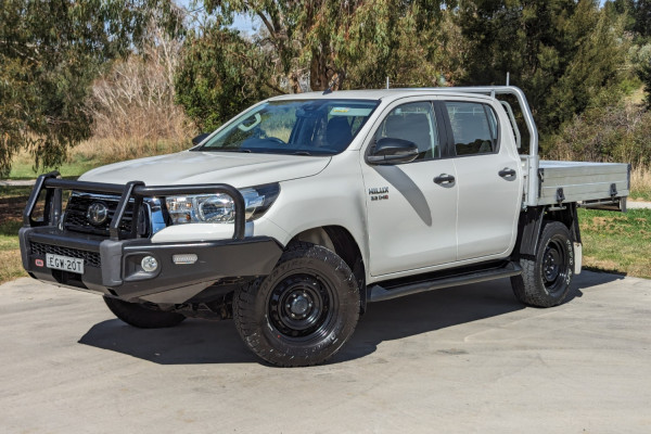 2020 Toyota HiLux  SR 4x4 Double-Cab Cab-Chassis Cab Chassis
