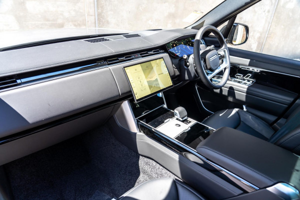 2025 Land Rover Range Rover L460 D350 HSE SUV image 4
