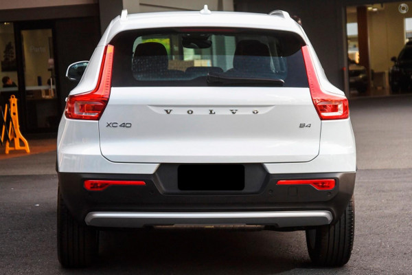 2026 Volvo XC40 XZ Plus B4 SUV Image 3