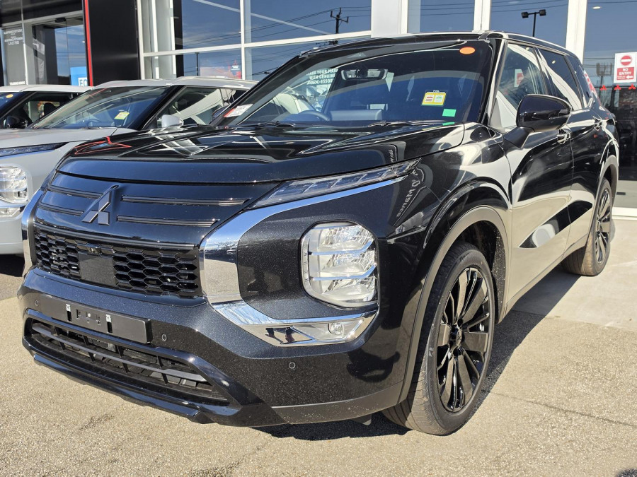 2026 Mitsubishi Outlander ZM Black Edition SUV Image 2