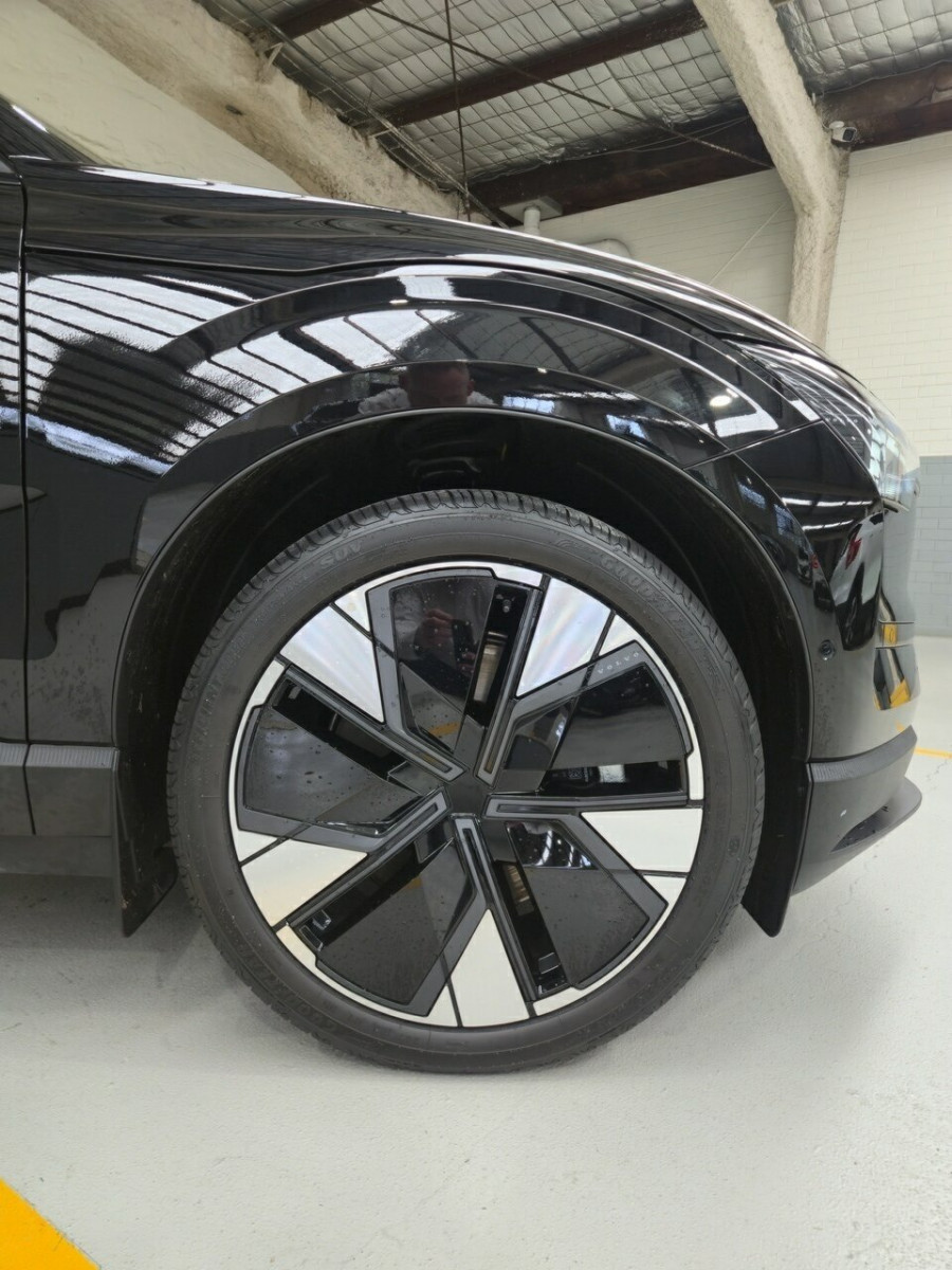 2025 Volvo EX30  Twin Motor Performance Ultra SUV Image 10