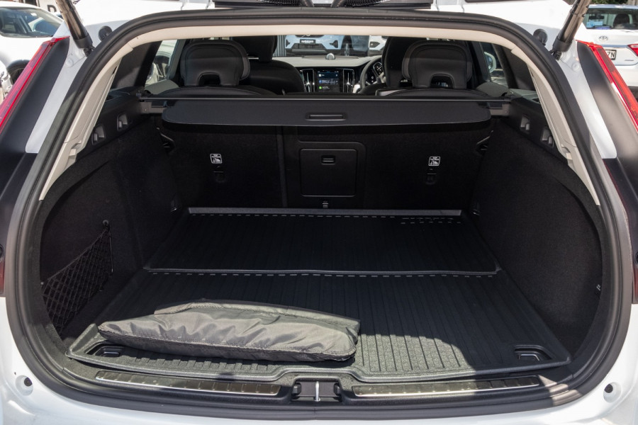 2024 Volvo V60 Cross Country Z Series Ultimate B5 Bright Wagon Image 18