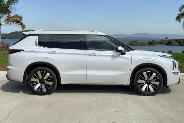 2025 Mitsubishi Outlander ZM Exceed SUV Image 8