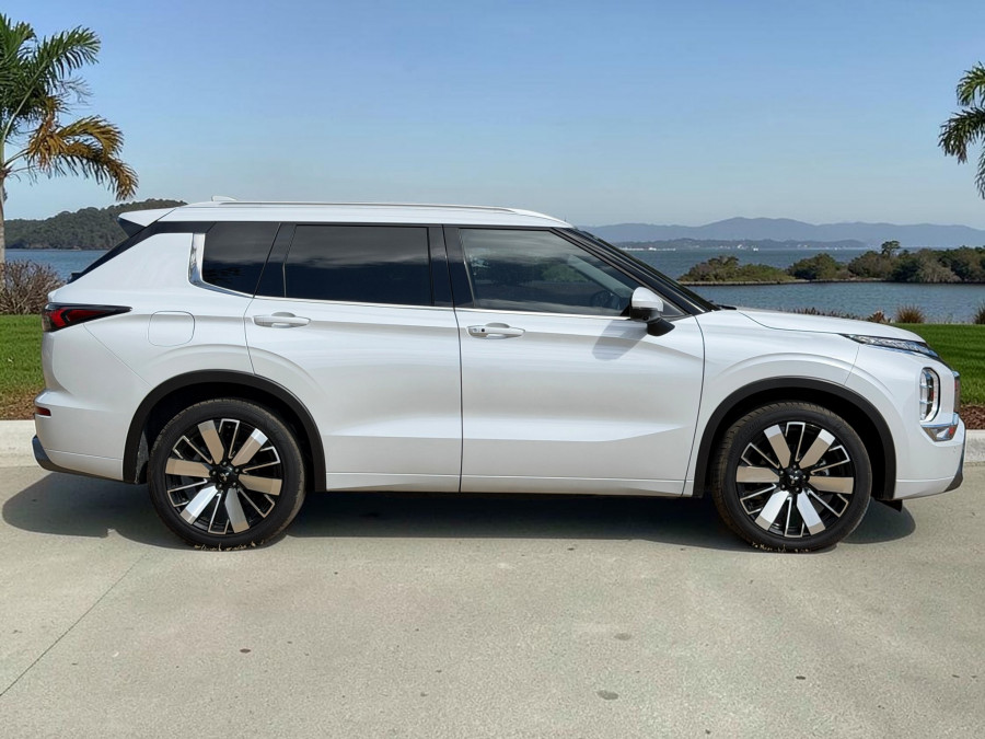 2025 Mitsubishi Outlander ZM Exceed SUV Image 8