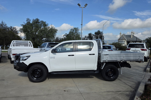 2018 Toyota HiLux  SR Double Cab Pick Up Image 4