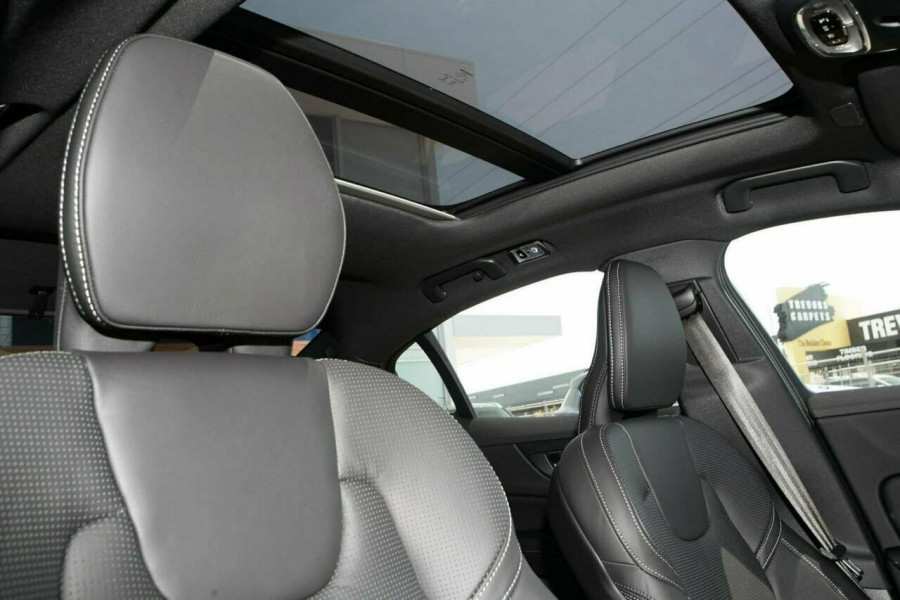 2019 MY20 Volvo S60 Z Series T8 R-Design Sedan Image 10