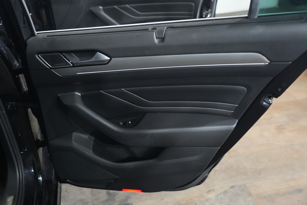 2023 Volkswagen Passat 206TSI R-Line SUV