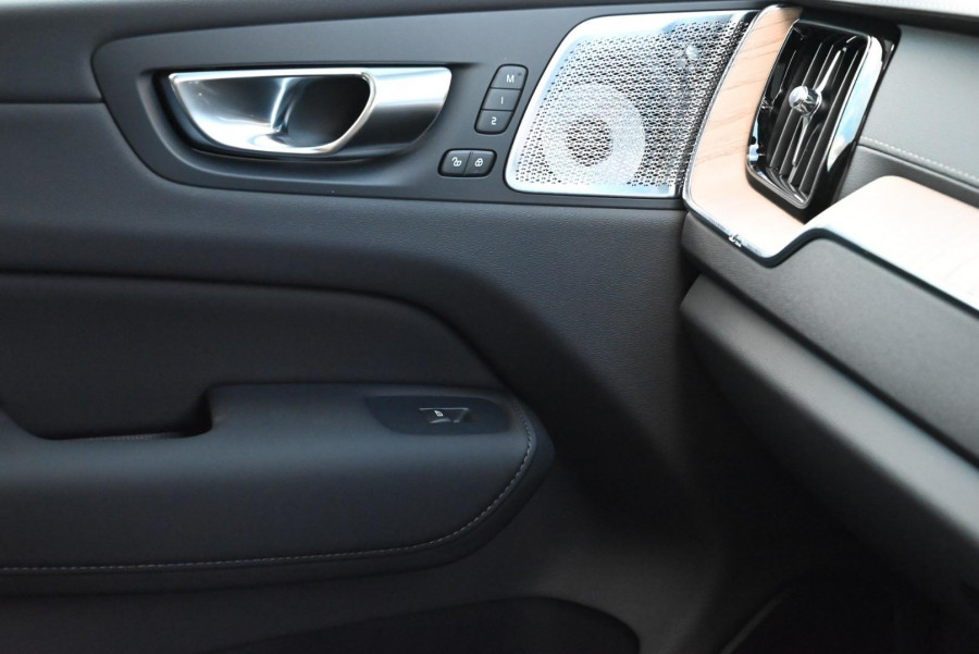 2026 Volvo XC60 UZ Ultra B5 Dark SUV Image 15