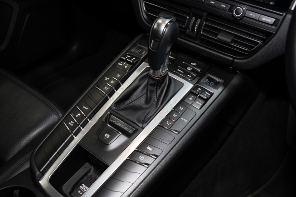 2020 Porsche Macan SUV Image 17