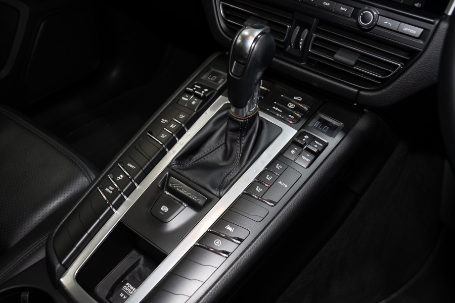 2020 Porsche Macan SUV Image 17
