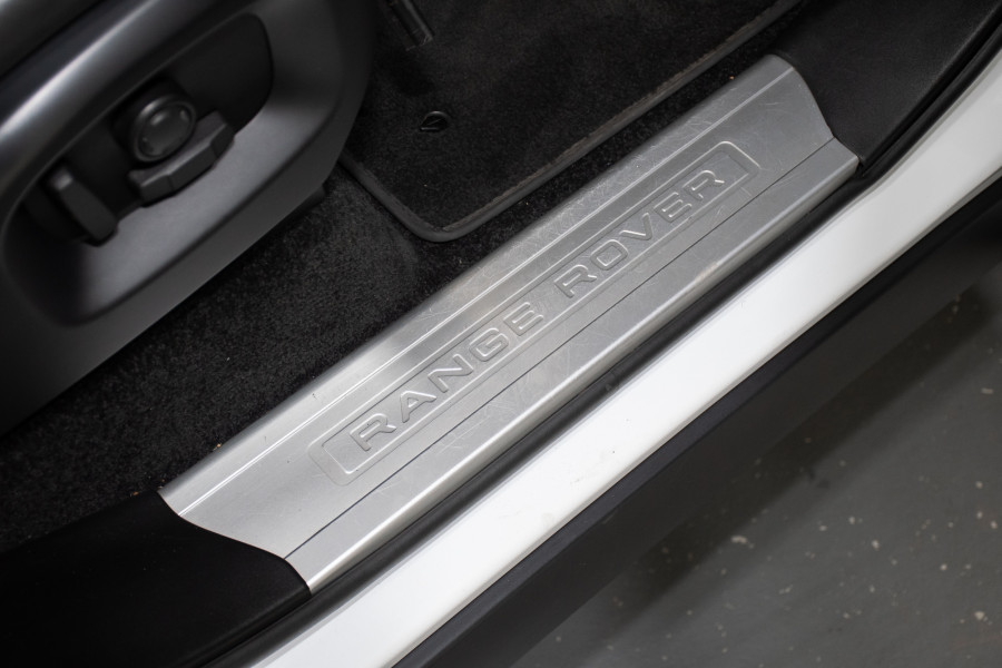 2018 Land Rover Range Rover SDV8 Vogue SE SUV Image 15
