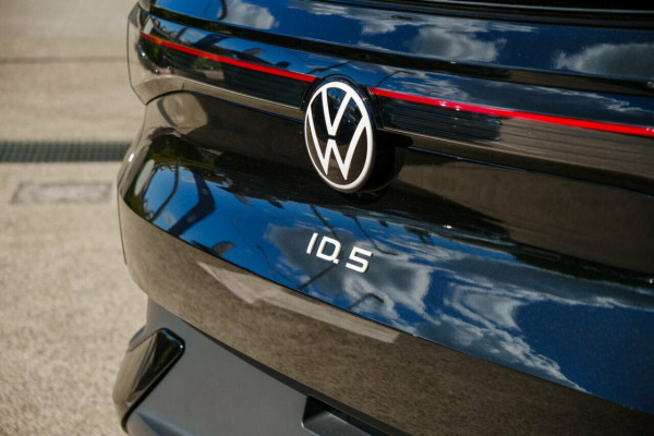 2025 Volkswagen ID. 5 E2 Pro SUV Image 7