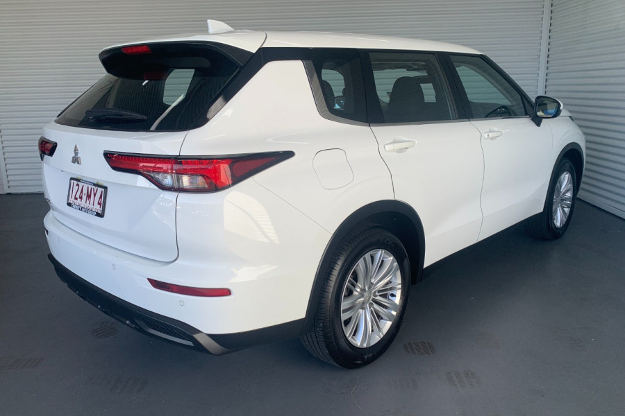 2023 Mitsubishi Outlander ZM ES SUV Image 6