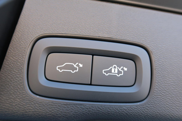 2025 MY26 Volvo XC60 UZ Plus T8 Plug-in Hybrid Dark SUV Image 31
