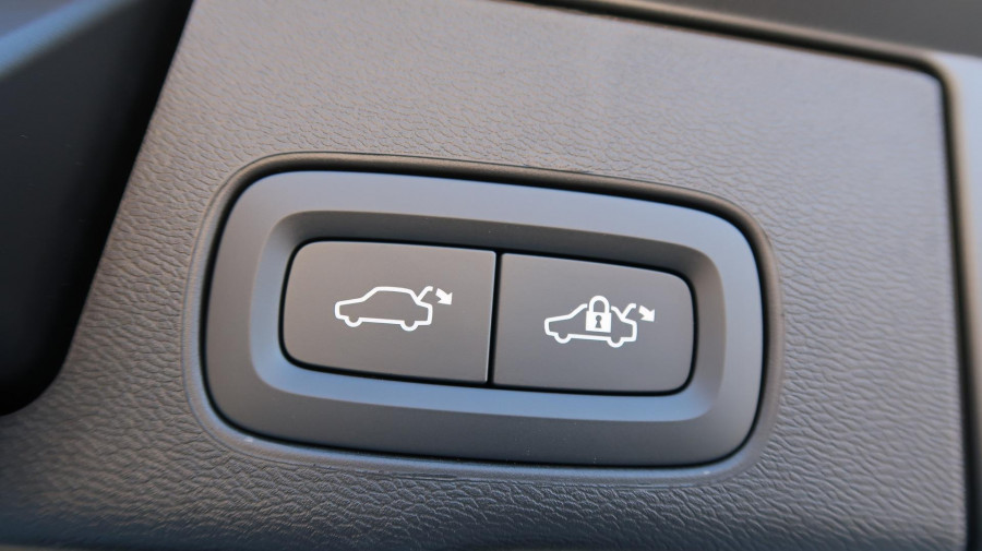 2025 MY26 Volvo XC60 UZ Plus T8 Plug-in Hybrid Dark SUV Image 31
