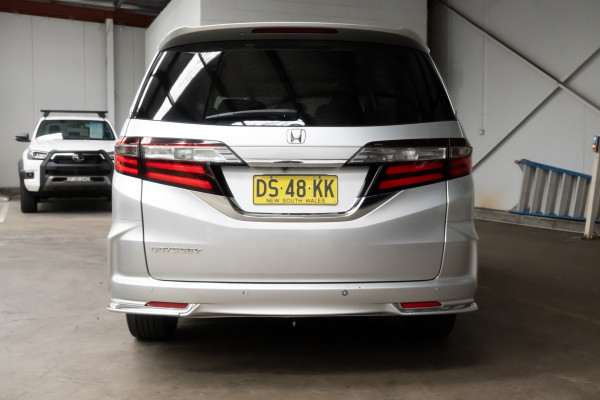 2018 Honda Odyssey 5th Gen VTi-L SUV Image 3
