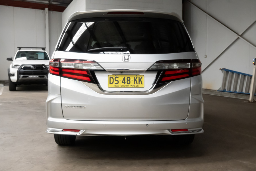 2018 Honda Odyssey 5th Gen VTi-L SUV Image 3