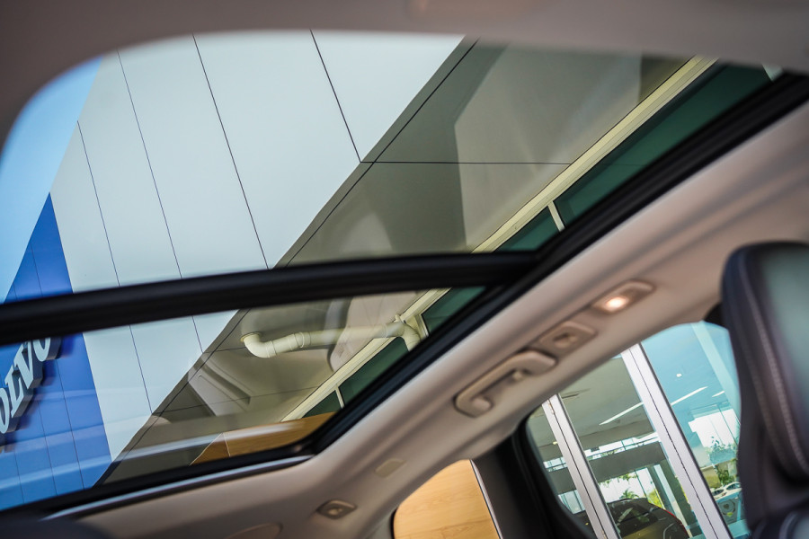 2025 Volvo XC60 Ultra T8 Plug-In Hybrid SUV Image 27